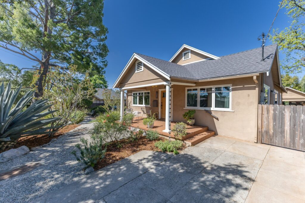 1085 N Mar Vista